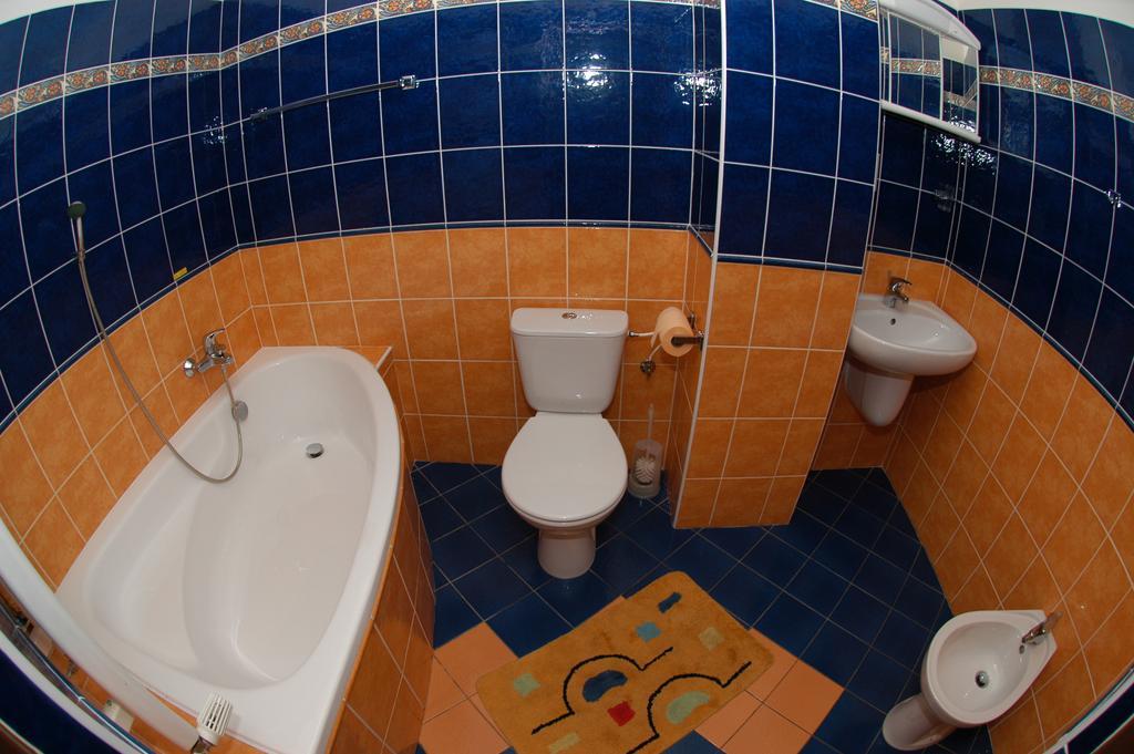 Hotel Na Hradbach ロウニ エクステリア 写真