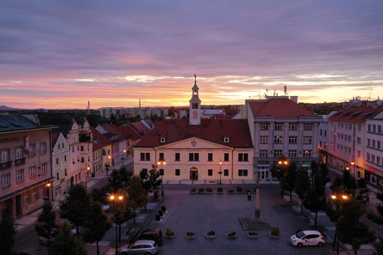 Hotel Na Hradbach ロウニ エクステリア 写真